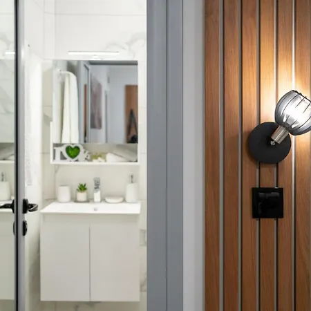 The Mirror Veliko Tarnovo